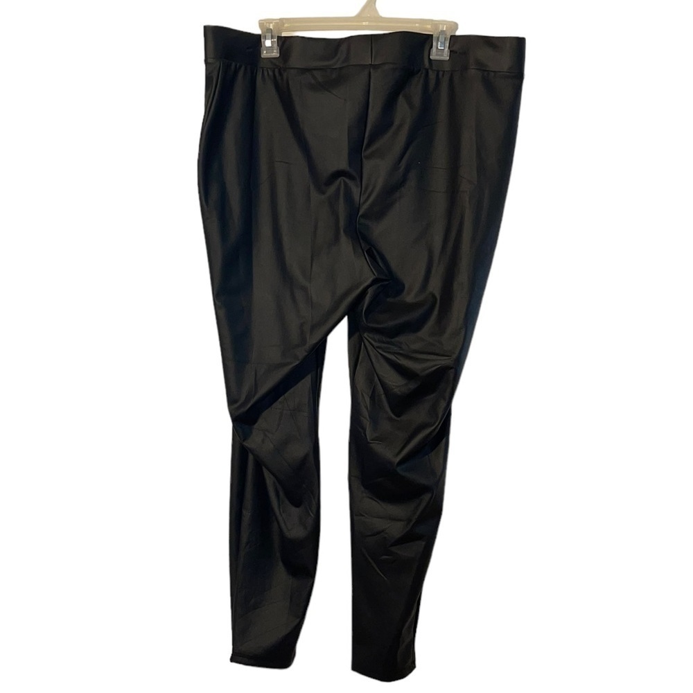 Torrid Platinum Black Faux Leather Leggings. Size 3 EUC